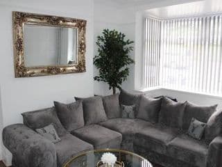 Luxury 3 Bedroom House - Photo 20