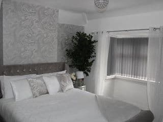 Luxury 3 Bedroom House - Photo 3