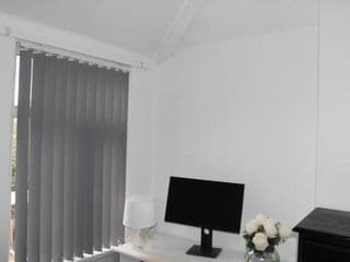 Luxury 3 Bedroom House - Photo 22