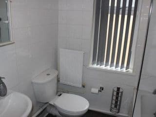 Luxury 3 Bedroom House - Photo 23
