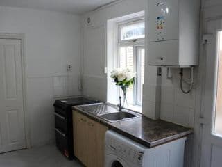 Luxury 3 Bedroom House - Photo 24