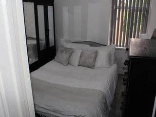 Luxury 3 Bedroom House - Photo 4