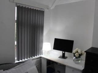 Luxury 3 Bedroom House - Photo 8