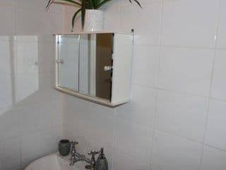 Luxury 3 Bedroom House - Photo 9