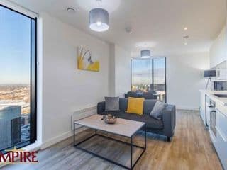 Stylish 2 Bed Apartment on Broad Street!