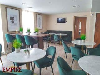 Stylish 2 Bed Apartment on Broad Street! - Photo 2