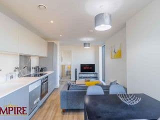 Stylish 2 Bed Apartment on Broad Street! - Photo 11