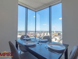 Stylish 2 Bed Apartment on Broad Street! - Photo 12