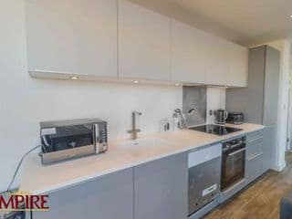 Stylish 2 Bed Apartment on Broad Street! - Photo 14