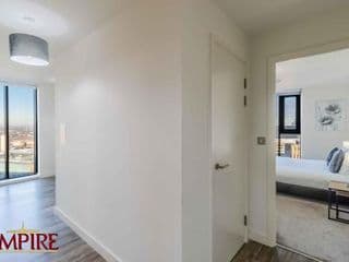 Stylish 2 Bed Apartment on Broad Street! - Photo 15