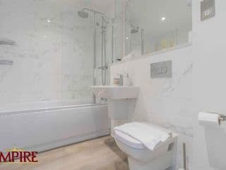 Stylish 2 Bed Apartment on Broad Street! - Photo 17