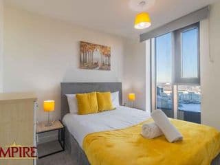 Stylish 2 Bed Apartment on Broad Street! - Photo 8
