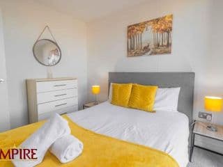 Stylish 2 Bed Apartment on Broad Street! - Photo 9