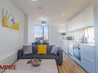 Stylish 2 Bed Apartment on Broad Street! - Photo 10