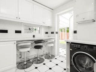 - TRINITY STAY'S - MODERN 4 BEDRROM HOUSE Ideal for Contractors, Groups and families ,FREE parking for multiple vehicle's - Photo 16