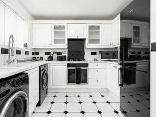 - TRINITY STAY'S - MODERN 4 BEDRROM HOUSE Ideal for Contractors, Groups and families ,FREE parking for multiple vehicle's - Photo 3