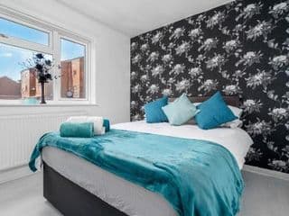 - TRINITY STAY'S - MODERN 4 BEDRROM HOUSE Ideal for Contractors, Groups and families ,FREE parking for multiple vehicle's - Photo 4