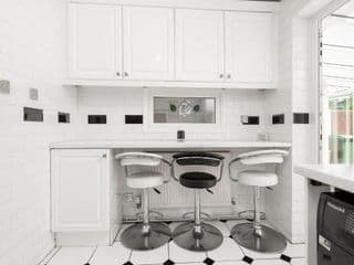 - TRINITY STAY'S - MODERN 4 BEDRROM HOUSE Ideal for Contractors, Groups and families ,FREE parking for multiple vehicle's - Photo 6