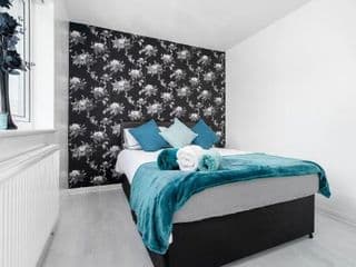 - TRINITY STAY'S - MODERN 4 BEDRROM HOUSE Ideal for Contractors, Groups and families ,FREE parking for multiple vehicle's - Photo 8