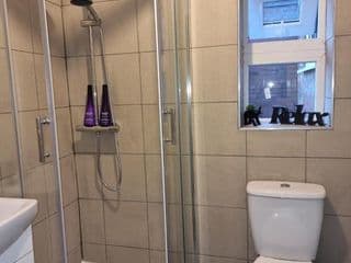 The Purple Apartment - Free Wi-Fi & Netflix- Free Parking - Entire Apartment - Photo 12