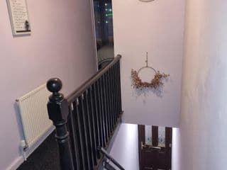 The Purple Apartment - Free Wi-Fi & Netflix- Free Parking - Entire Apartment - Photo 4