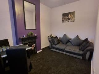 The Purple Apartment - Free Wi-Fi & Netflix- Free Parking - Entire Apartment - Photo 7
