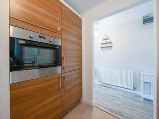 Stylish 2-bed home - For Company contractor and Leisure stays - NEC, Airport, HS2, Contractors, Resort World - Photo 13