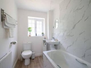 Stylish 2-bed home - For Company contractor and Leisure stays - NEC, Airport, HS2, Contractors, Resort World - Photo 18