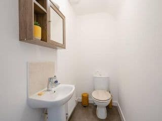 Stylish 2-bed home - For Company contractor and Leisure stays - NEC, Airport, HS2, Contractors, Resort World - Photo 19