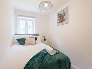 Stylish 2-bed home - For Company contractor and Leisure stays - NEC, Airport, HS2, Contractors, Resort World - Photo 4