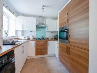 Stylish 2-bed home - For Company contractor and Leisure stays - NEC, Airport, HS2, Contractors, Resort World - Photo 10