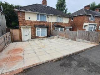 Spacious 3-bedroom home in Birmingham with driveway parking - Photo 11