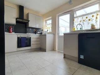 Spacious 3-bedroom home in Birmingham with driveway parking - Photo 15