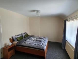 Spacious 3-bedroom home in Birmingham with driveway parking - Photo 22
