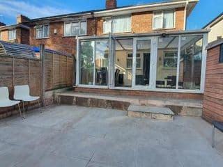 Spacious 3-bedroom home in Birmingham with driveway parking - Photo 4