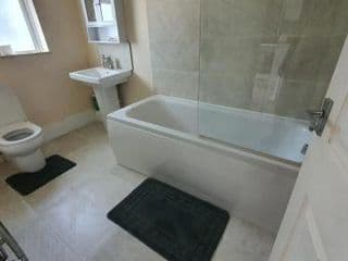 Spacious 3-bedroom home in Birmingham with driveway parking - Photo 7