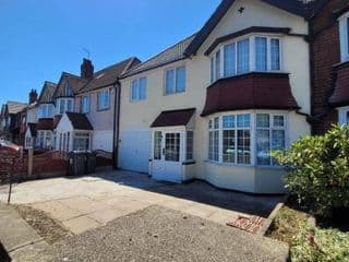 Large 5 BRH for Contractors,Families and Business free parking - Photo 2