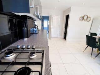 Large 5 BRH for Contractors,Families and Business free parking - Photo 11