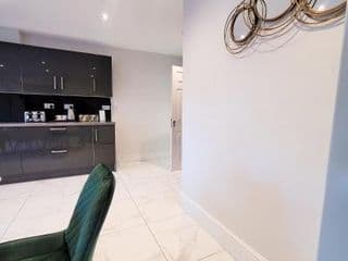 Large 5 BRH for Contractors,Families and Business free parking - Photo 12