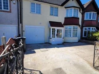 Large 5 BRH for Contractors,Families and Business free parking - Photo 3