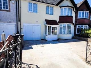 Large 5 BRH for Contractors,Families and Business free parking - Photo 4