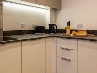 Pass the Keys Super Luxurious 1 Bed Apartment Jewellery Q - Photo 2