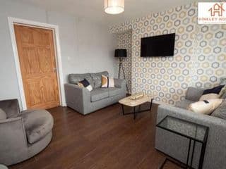 Lovely Refurbished Home - Free Parking-WiFi By Hinkley Homes Short Lets & Serviced Accommodation - Photo 11