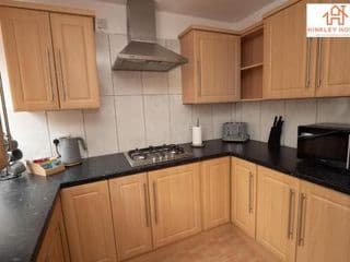 Lovely Refurbished Home - Free Parking-WiFi By Hinkley Homes Short Lets & Serviced Accommodation - Photo 4