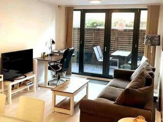 Two-bedroom Luxury Apartment with workspace, FREE PARKING & Balcony