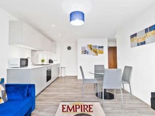 Lovely One Bedroom Apartment on Broad Street!