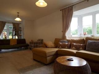 Pass the Keys Well Located Modern 5 Bedroom House - Photo 3
