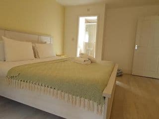 Pass the Keys Well Located Modern 5 Bedroom House - Photo 22