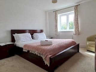 Pass the Keys Well Located Modern 5 Bedroom House - Photo 10