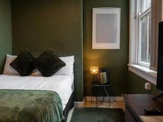 GROUND FLOOR OLIVE SUITE, DIGBETH STUDIO (SLEEPS 2) - Photo 24